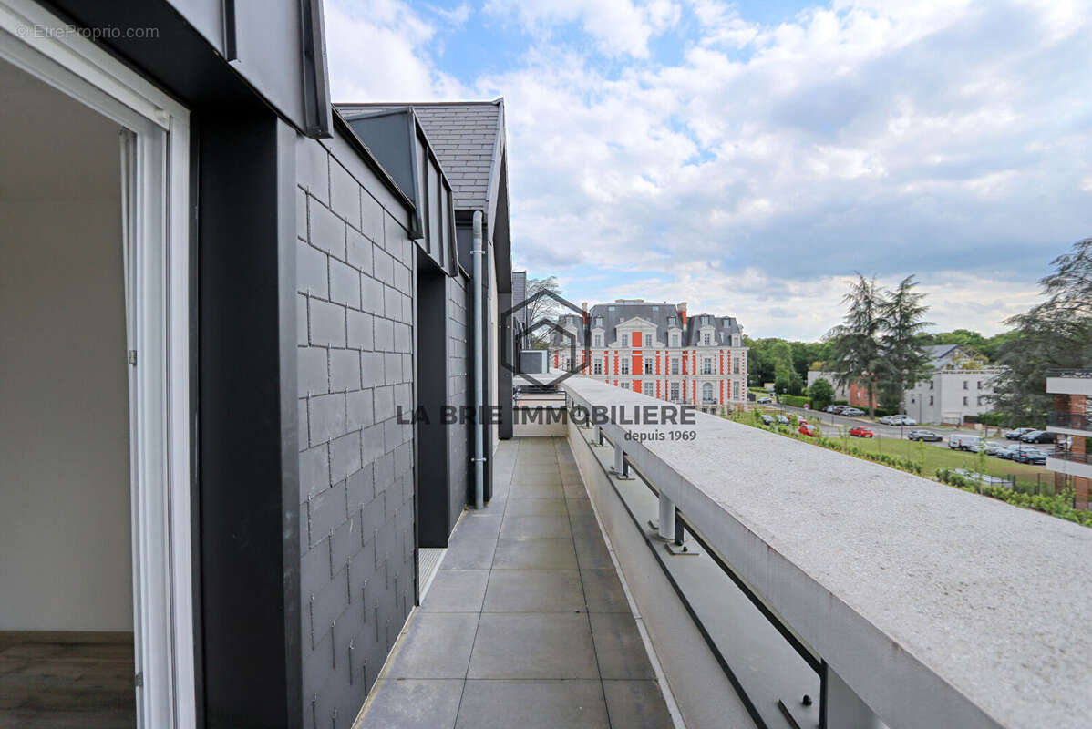Appartement à EMERAINVILLE