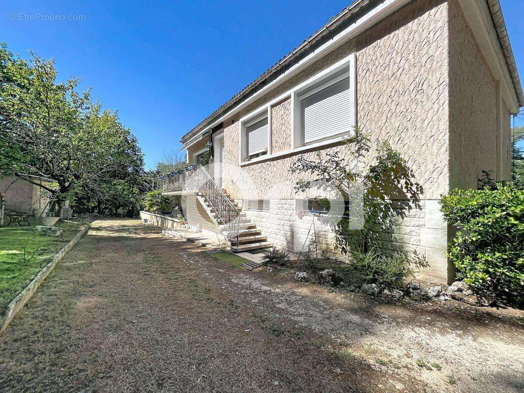  COUP DE CŒUR – Maison familiale avec jardin arboré, piscine et dépendance - photo 2