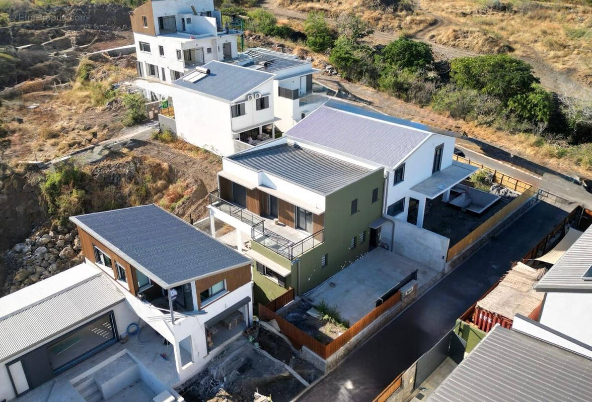Maison à LES TROIS-BASSINS