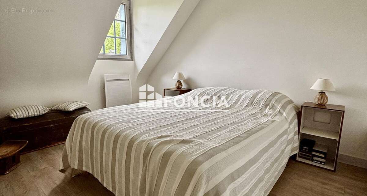 Maison à LA BREILLE-LES-PINS