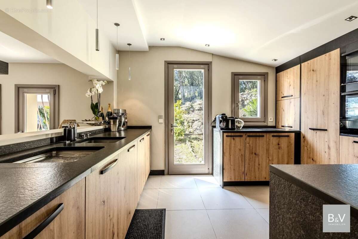 Maison à TOURRETTES-SUR-LOUP