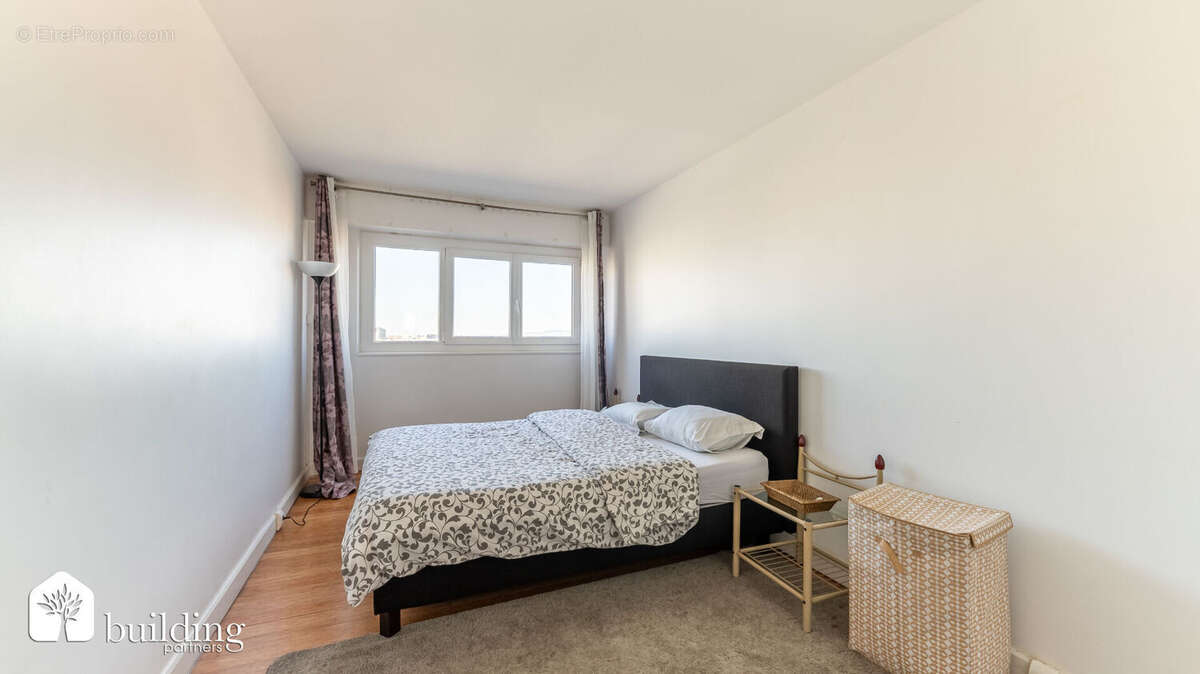 Appartement à COURBEVOIE