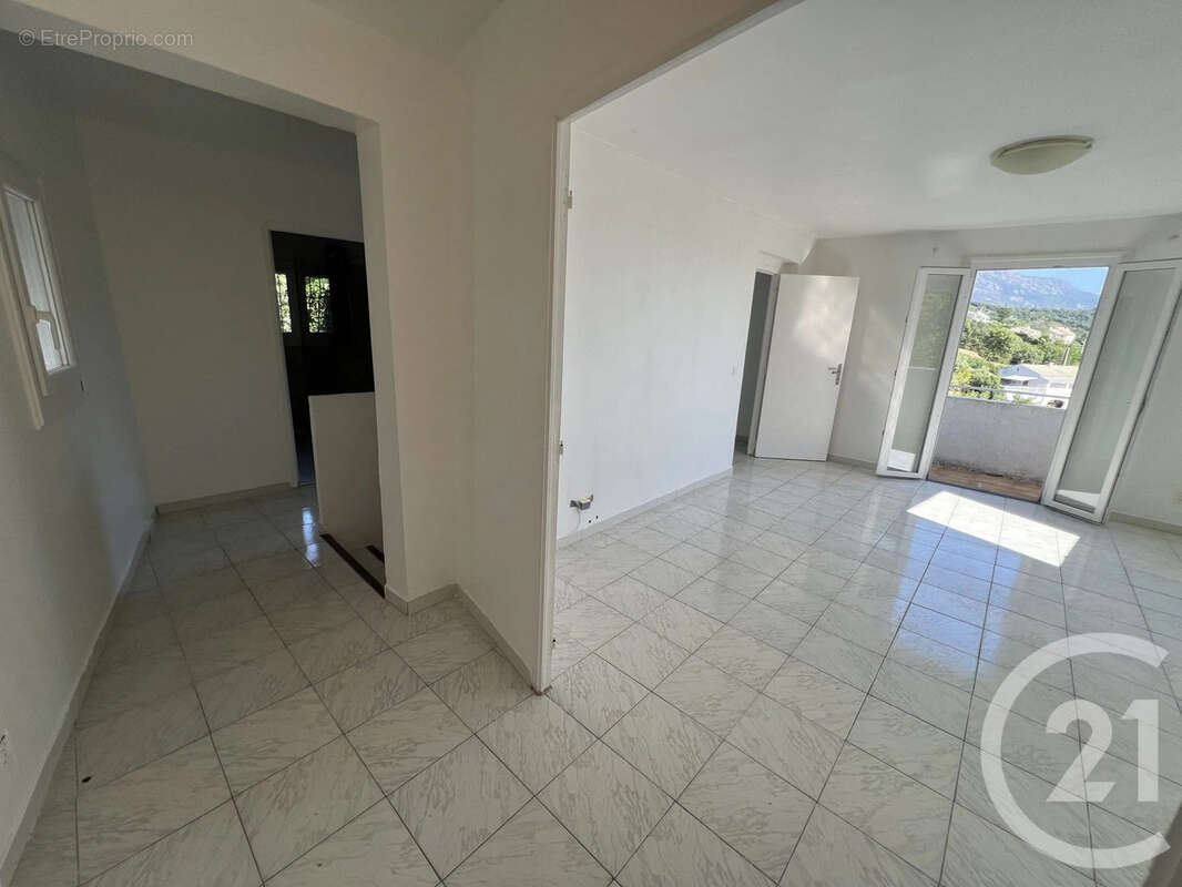 Maison 64 m² à Biguglia  - photo 4
