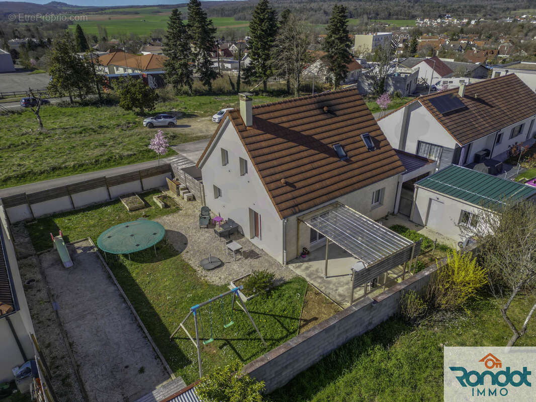Maison à IS-SUR-TILLE