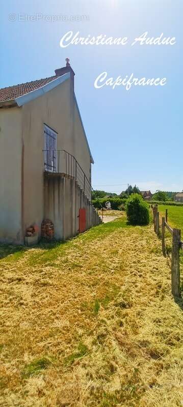 5 minutes de Génelard, au calme, maison en pierre, de plain-pied, rénovée en 2025, de 118.50 m², 135 m² de grenier aménageable,  - photo 25