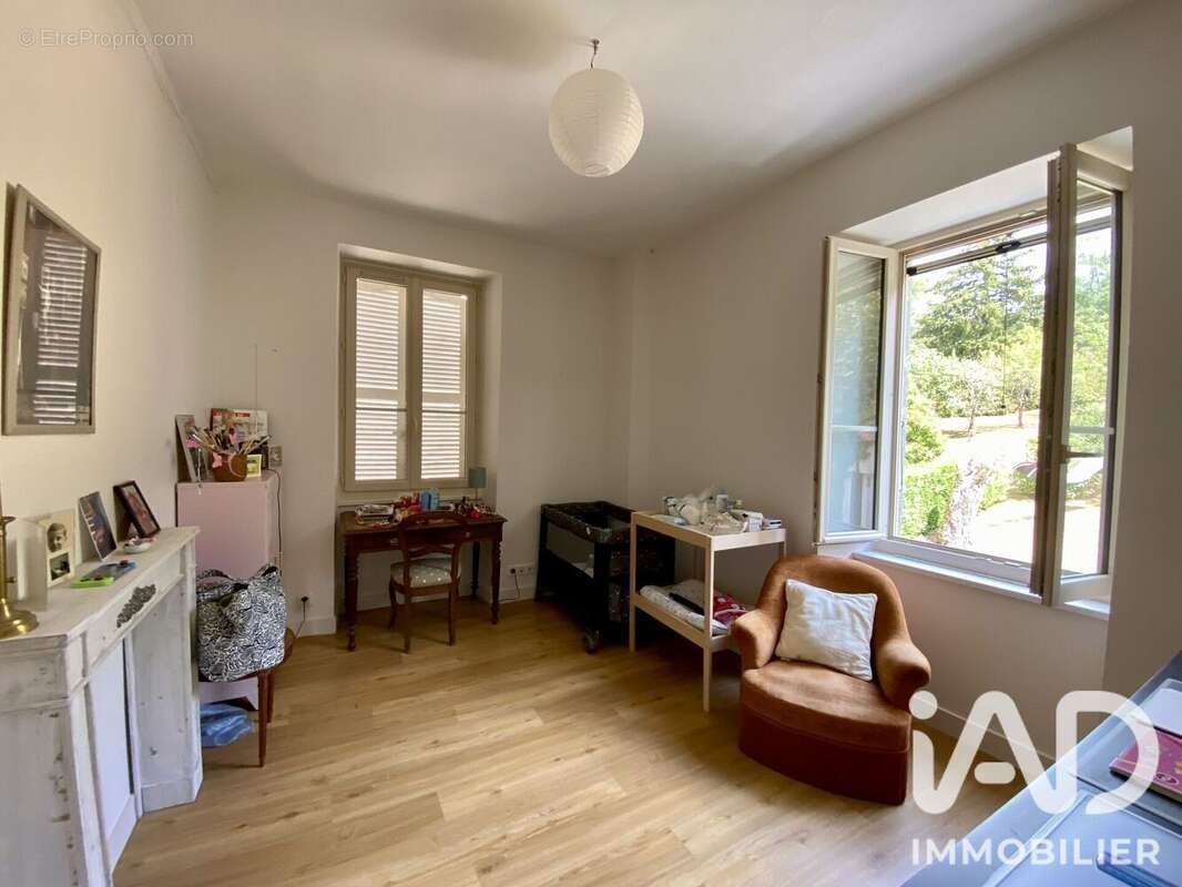 Maison 116 m² à Juillac  - photo 3