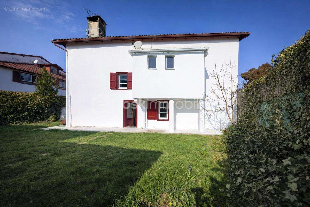Maison de caractère rénovée — Au cœur d'un des plus beaux villages de France — Jardin plein sud, stationnement privatif - photo 19