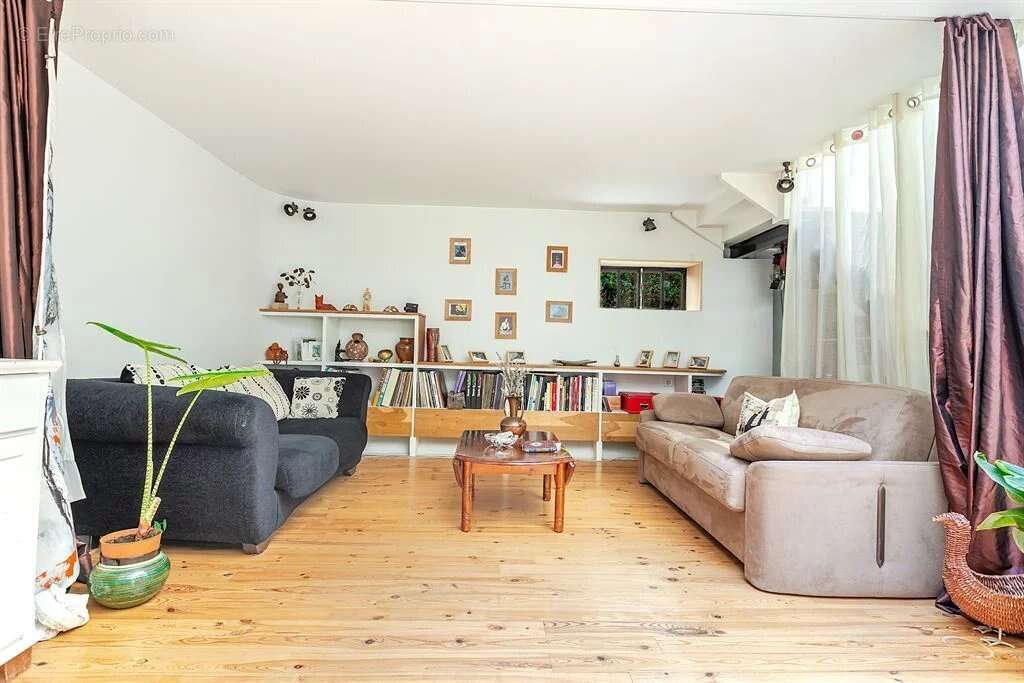 Appartement à PARIS-10E
