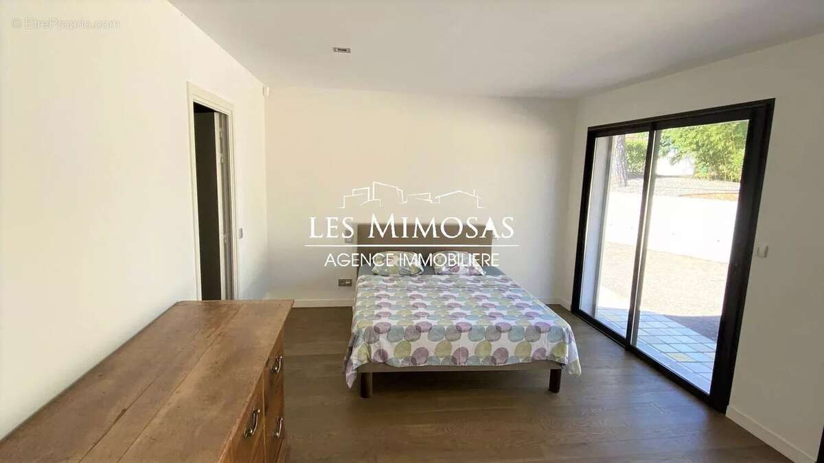 Maison à ROQUEBRUNE-SUR-ARGENS