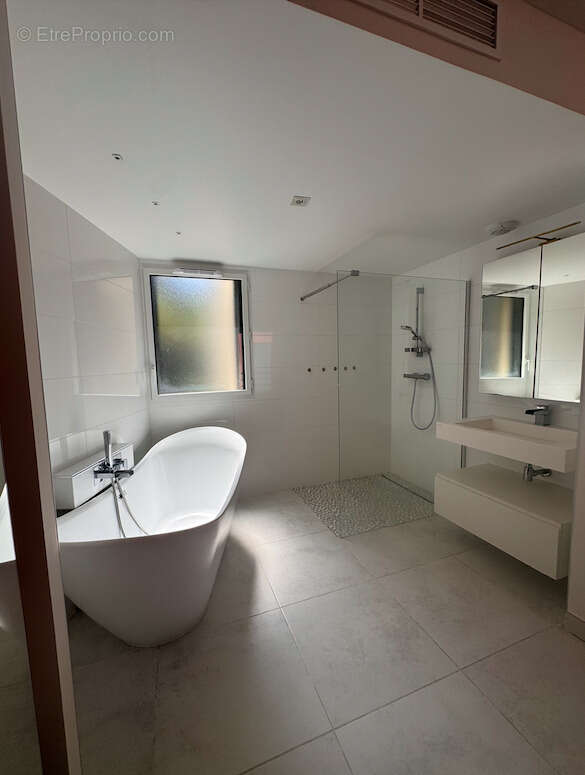 Appartement à EZE