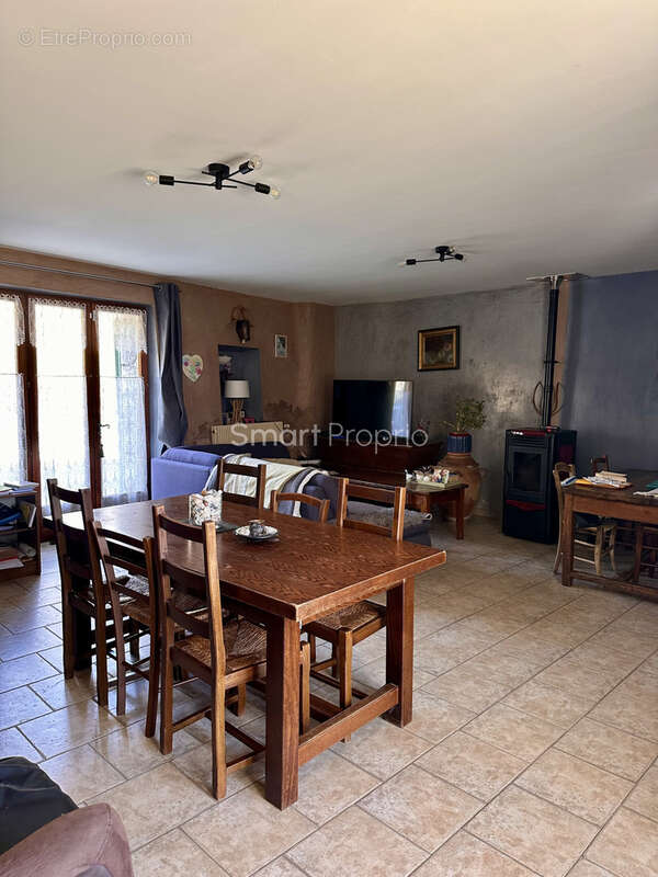 Maison à NOYERS-SUR-JABRON
