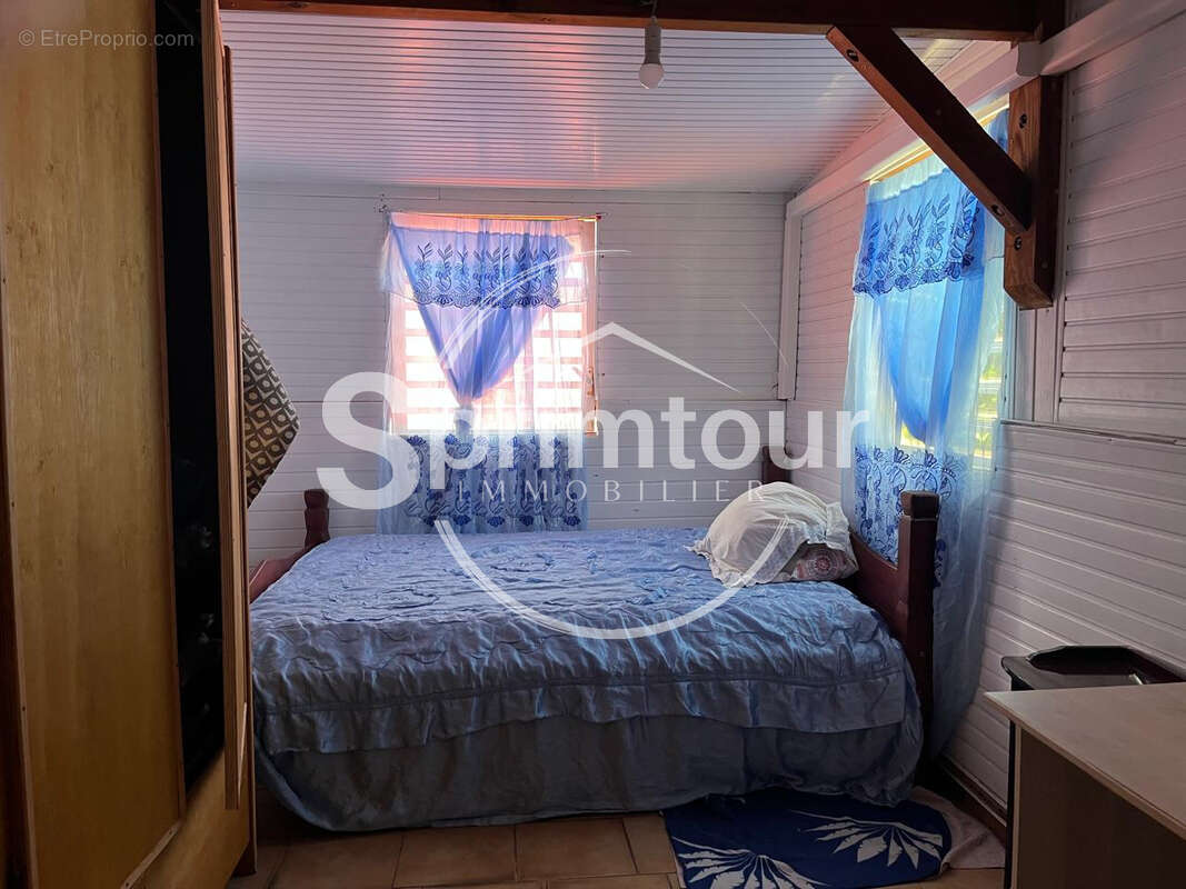 BASSE-TERRE - Maison familiale T 5 avec studio indépendant - photo 14