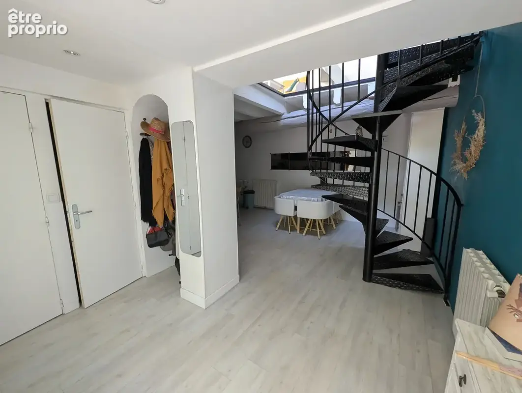 Maison de ville avec terrasse de 25 m2, cour et climatisation — Nîmes Centre / Croix de Fer - photo 10