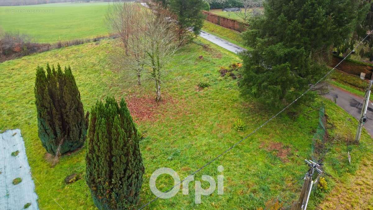 Terrain à SAINT-JUST-LE-MARTEL