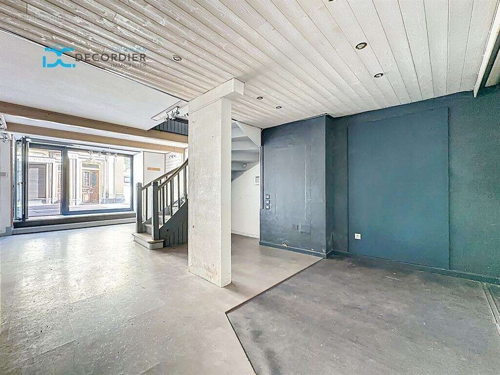 Evian rue petionne - local a vendre - photo 2