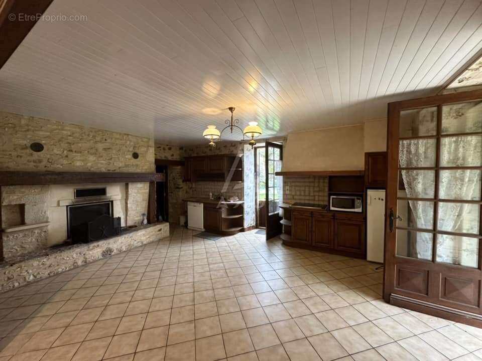 Maison à MAZEYROLLES