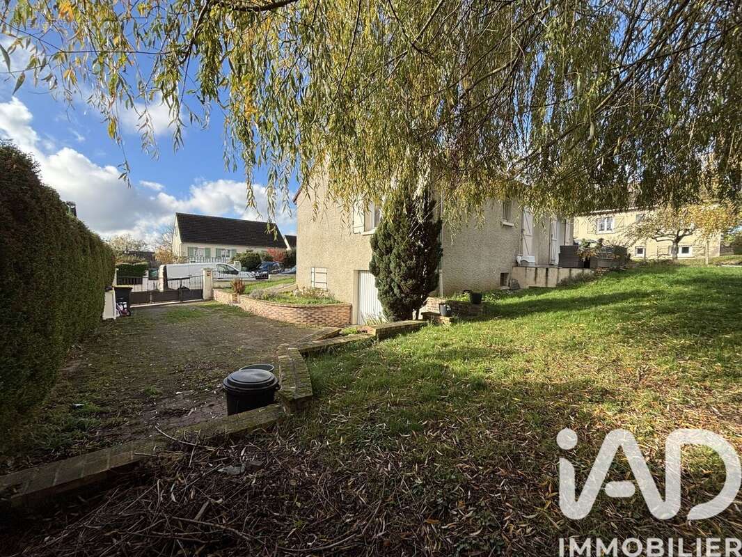 Maison 94 m² à Villefargeau  - photo 9