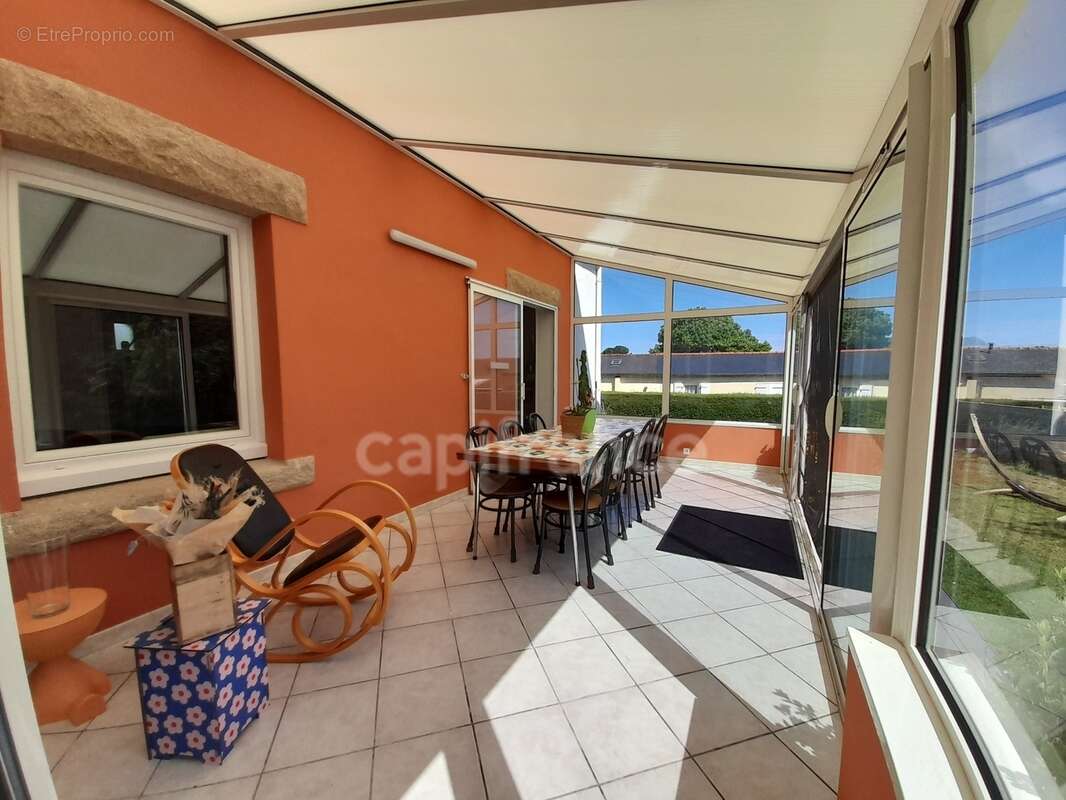 Maison à vendre 6 pièces LOCRONAN (29180)- Parcelle de 656 m2- Surface habitable: 151.82m2 -4 chambres- 2 salles d'eau- garage- - photo 4