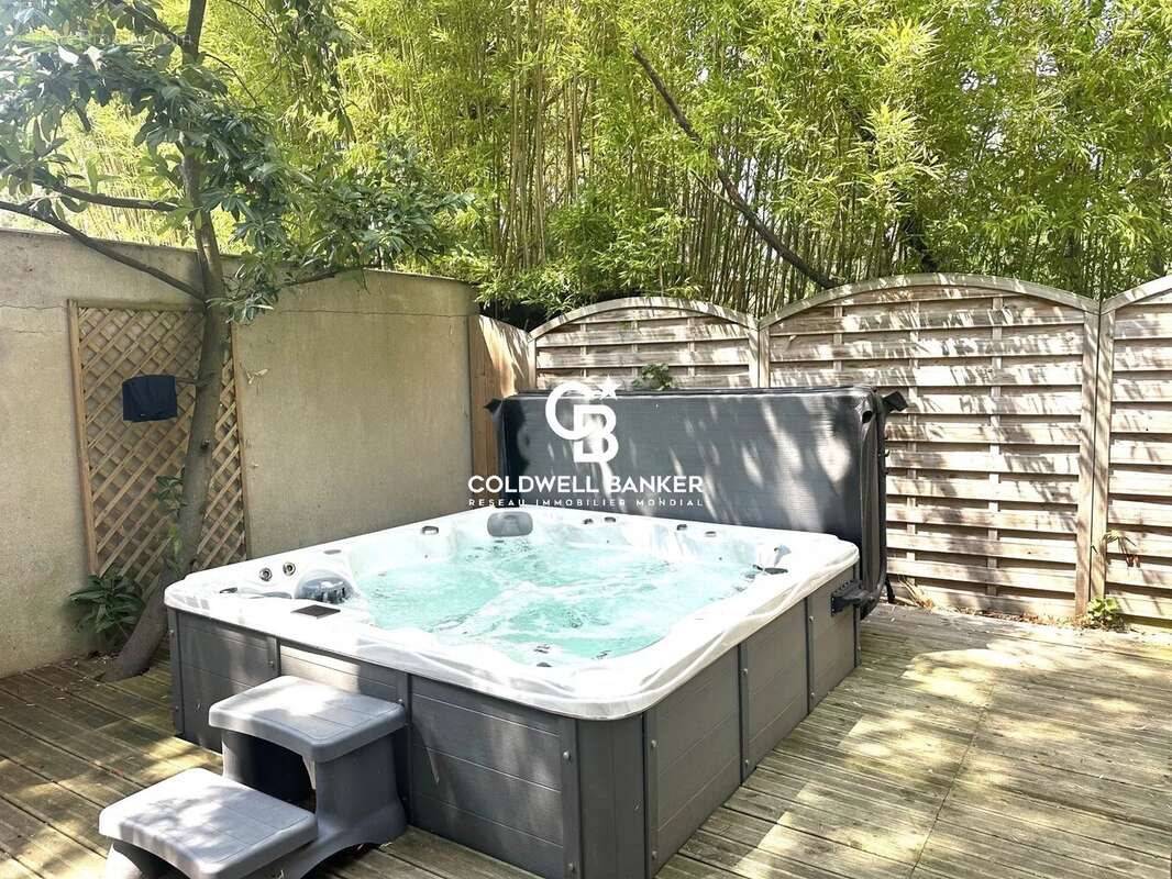 Maison bourgeoise  250 M2 quartier Charmettes - photo 4