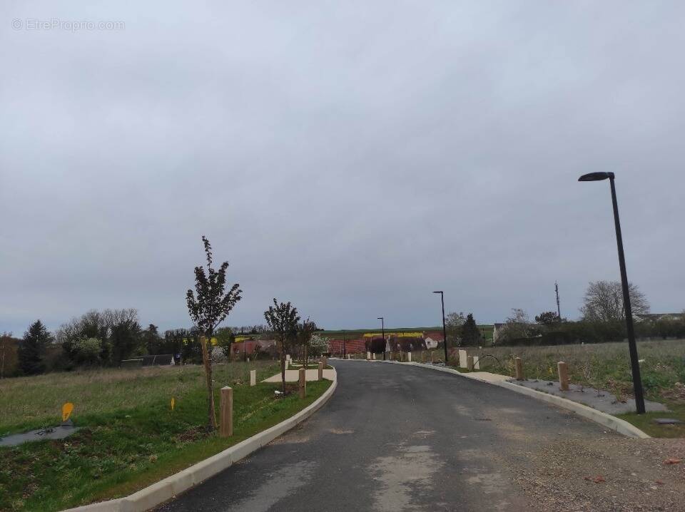 Terrain à SAINT-FARGEAU-PONTHIERRY