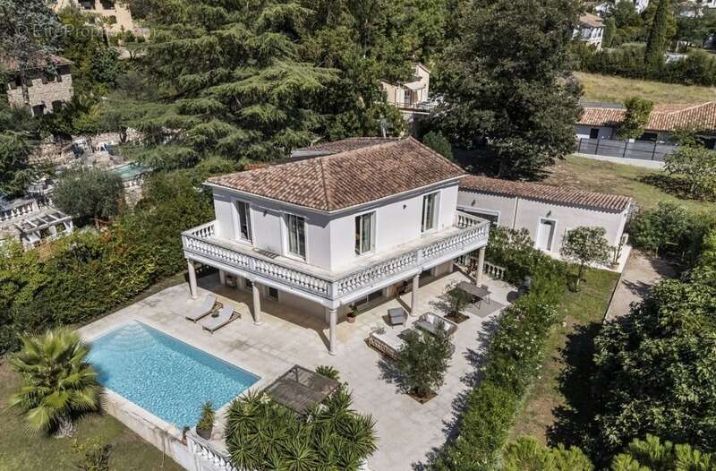 Maison à LA ROQUETTE-SUR-SIAGNE