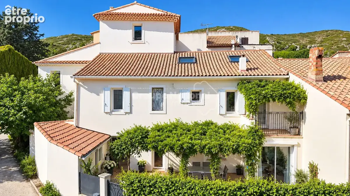 LE ROVE : Maison de type 5 de 100 m2 environ avec petit jardin - photo 10