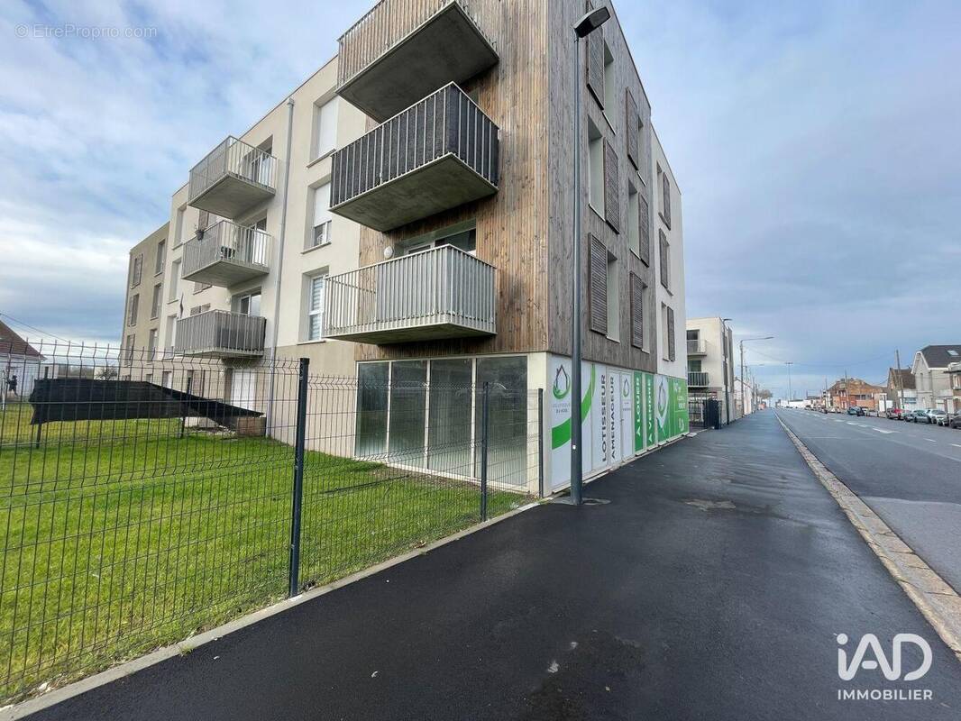 Photo 1 - Commerce à VERMELLES