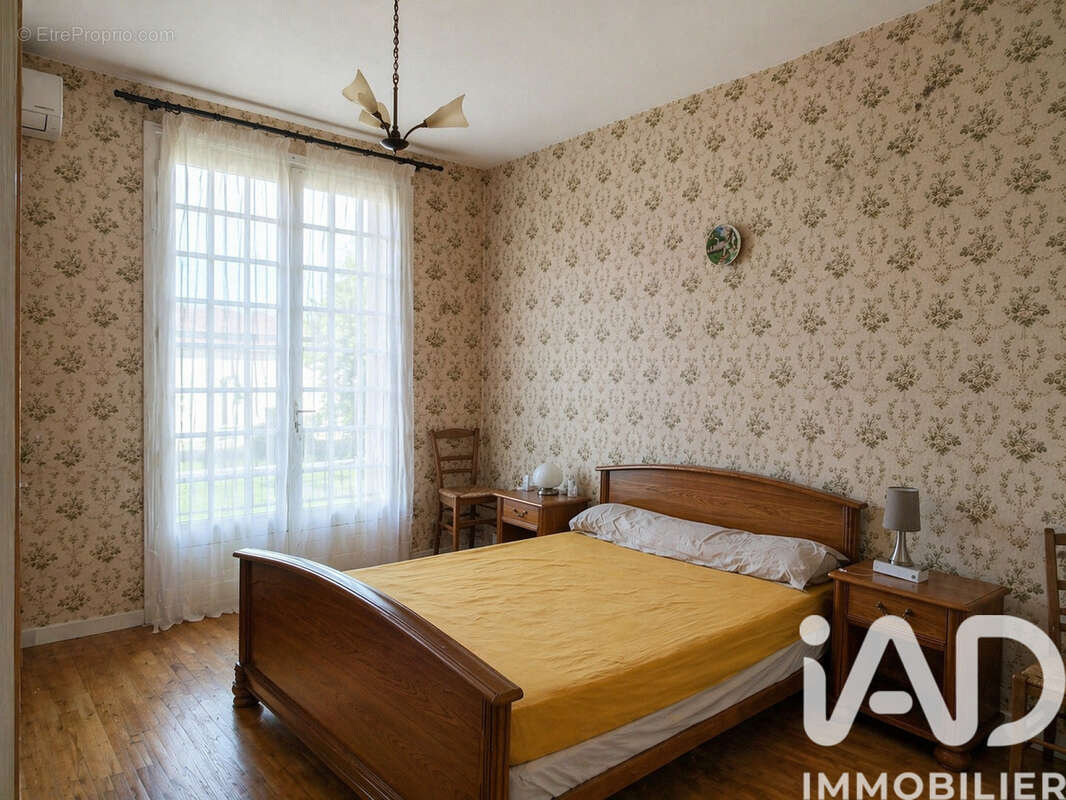 Maison 135 m² à Aunac  - photo 6