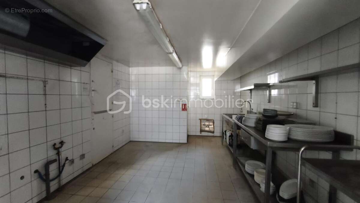 Local commercial avec licence iv - photo 5