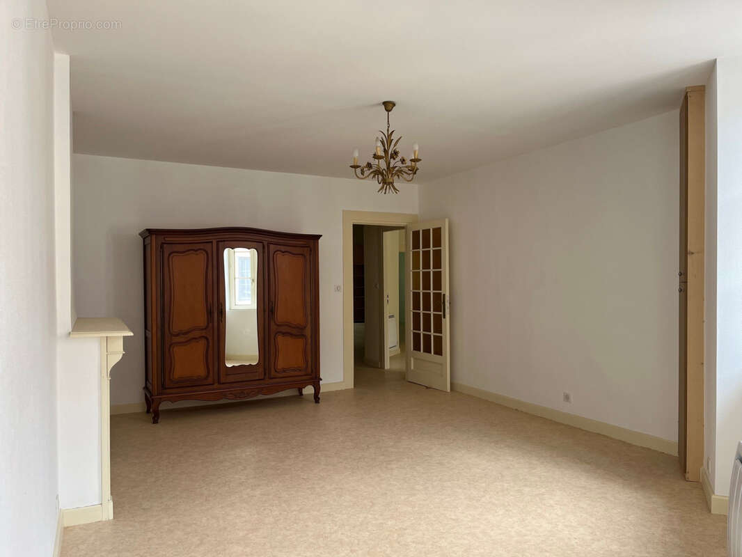 Maison à COUSSAC-BONNEVAL