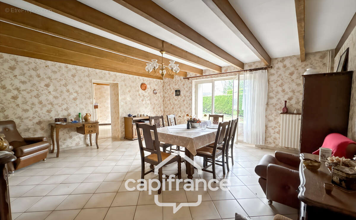 Maison à vendre maison 5 pièces dont 3 chambres VILLIERS (86) Terrain de 1028 m² avec dépendances - photo 5