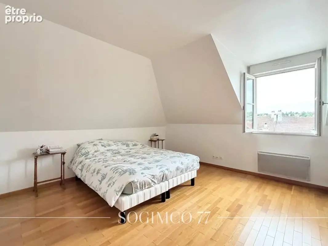 Exceptionnel en hyper centre : duplex au dernier étage avec ascenseur et terrasse de 25 m2 - photo 10