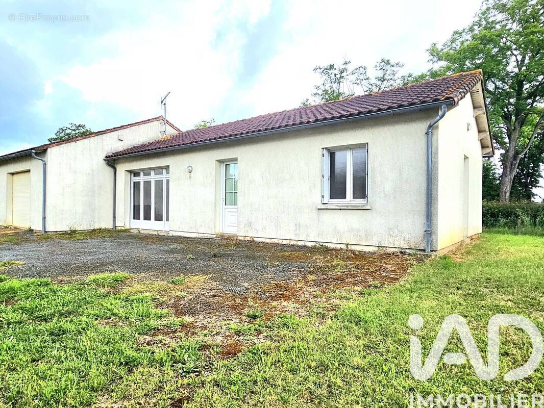 Photo 1 - Maison à SAINT-HILAIRE-LA-PALUD