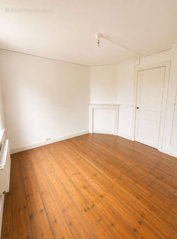 Maison lumineuse de 126 m2 avec 4 chambres et garage à La Sentinelle - photo 7