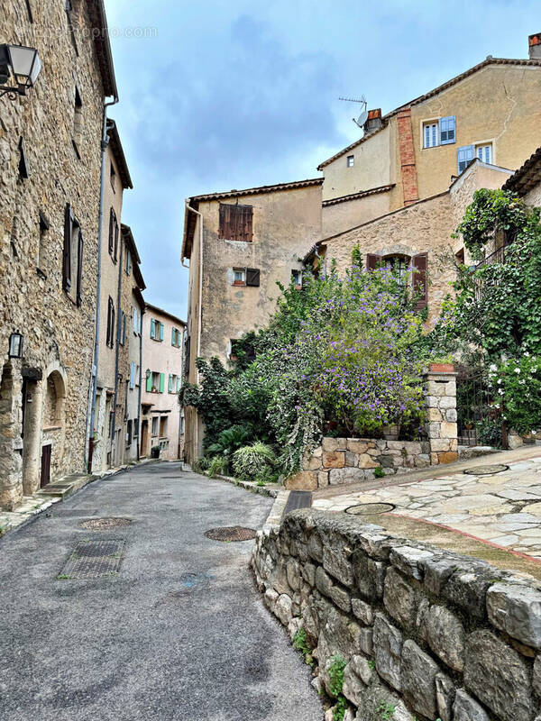 Maison à CHATEAUNEUF-GRASSE