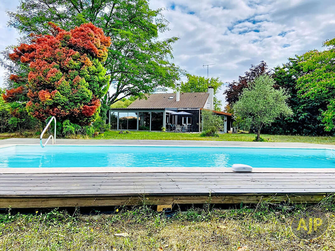 Gaillan - Landaise rénovée de 214m2 avec piscine ! - photo 2