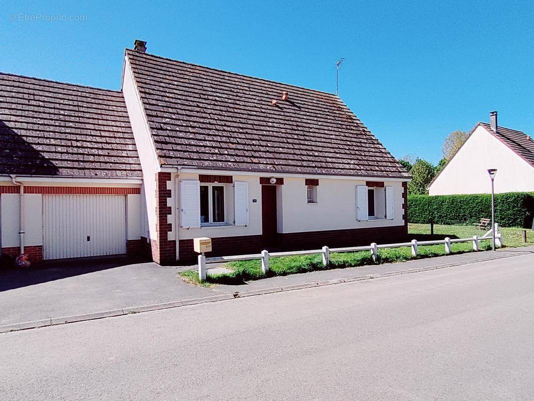 Maison à GRANDVILLIERS