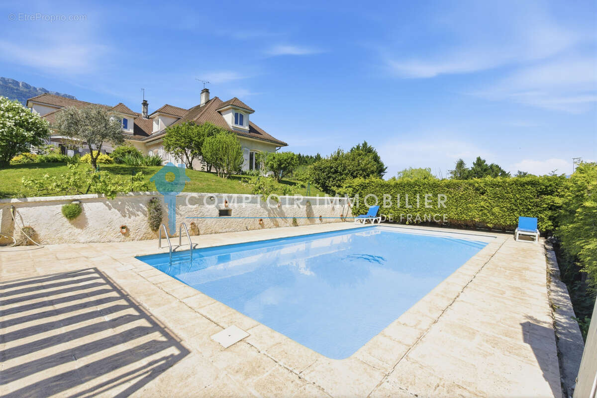 Maison à MEYLAN