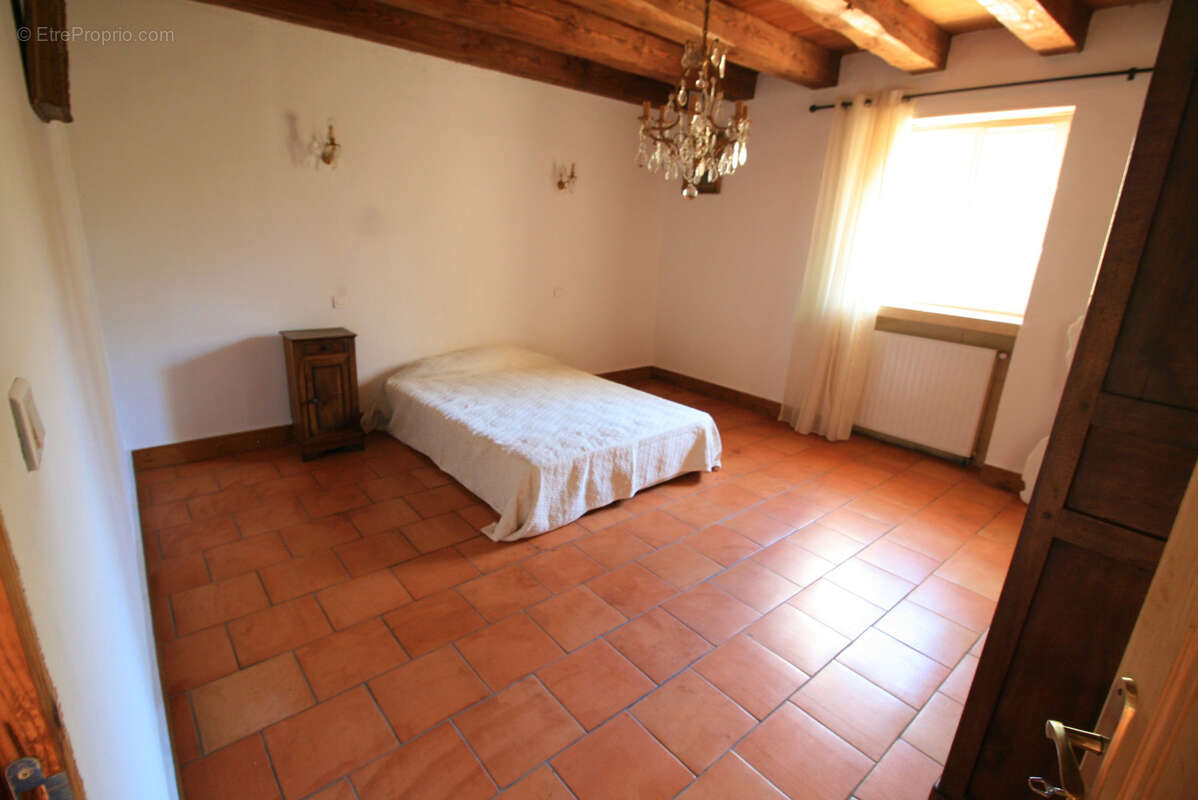  Maison en pierre six chambres deux bureaux - photo 17