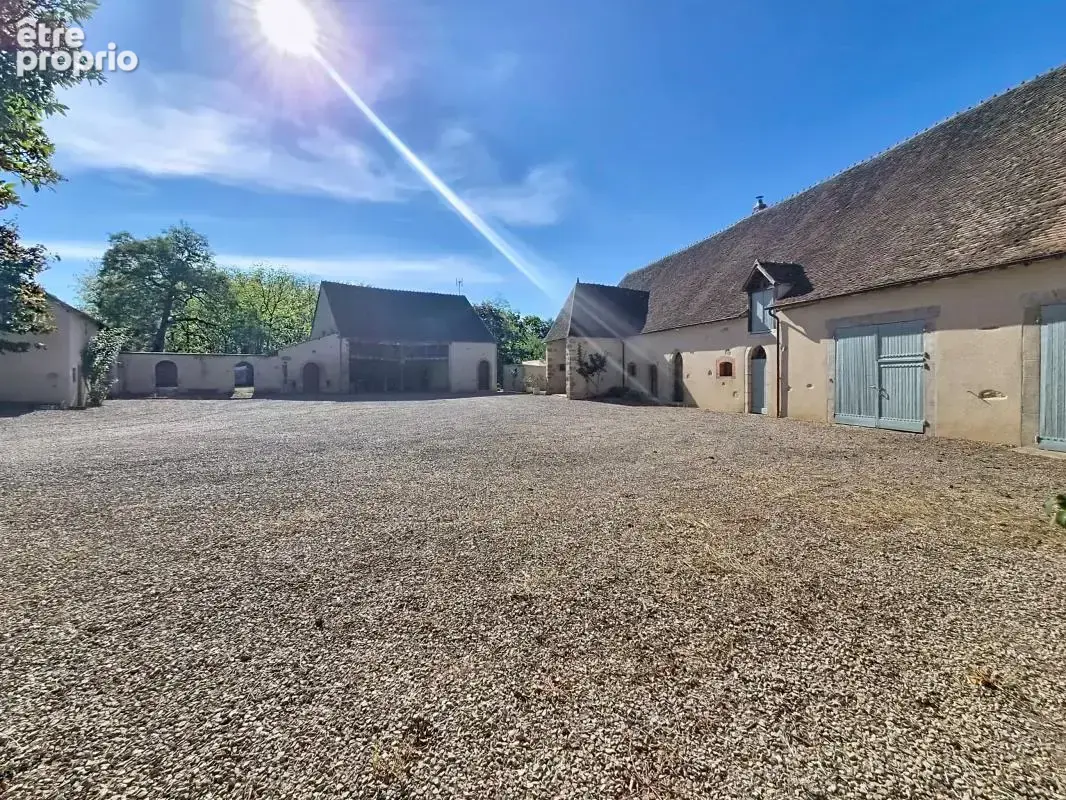 Maison 6 pièces 250 m² à vendre à Chateaumeillant (18370) - photo 2
