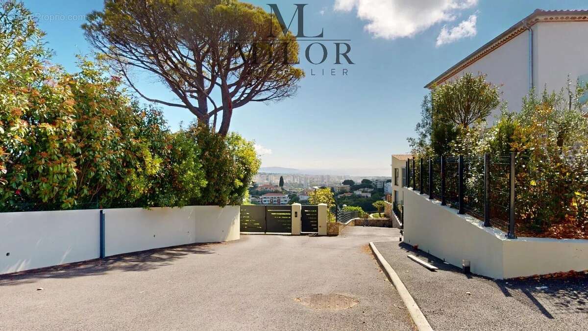 Appartement à SAINT-LAURENT-DU-VAR