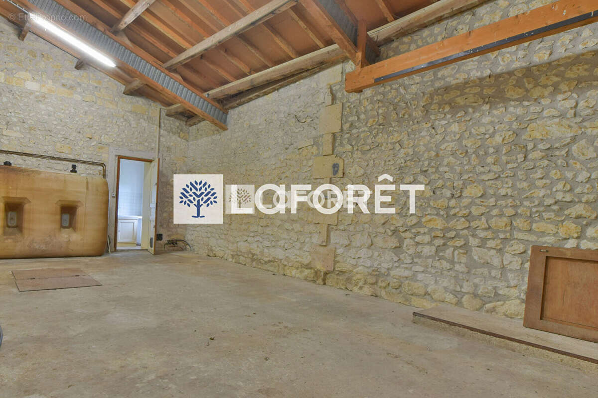 Maison à SAINT-GENIS-DE-SAINTONGE