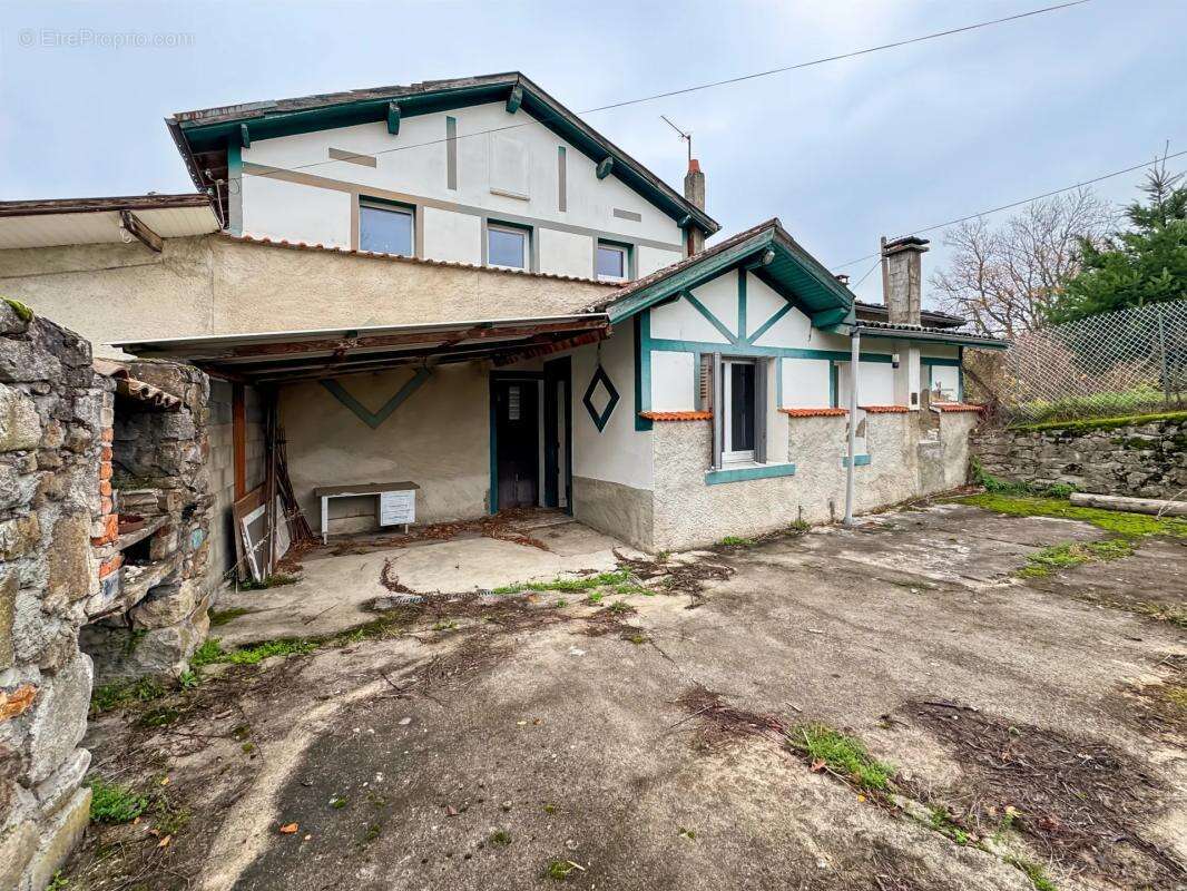 Maison à VOLLORE-VILLE