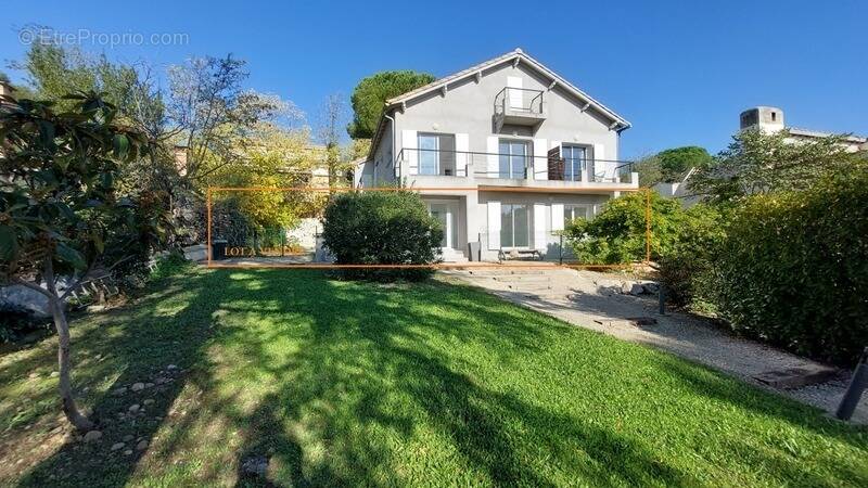 Appartement à VILLENEUVE-LES-AVIGNON