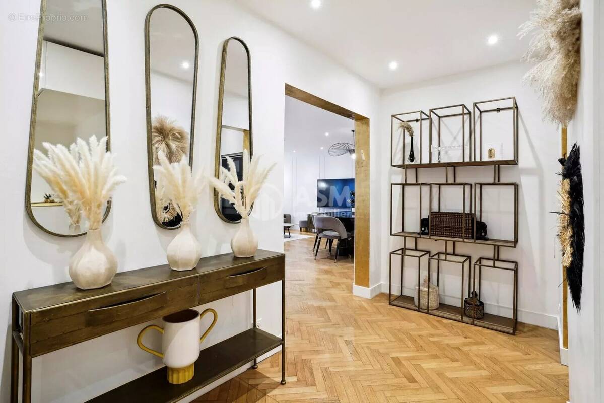 Appartement à COURBEVOIE