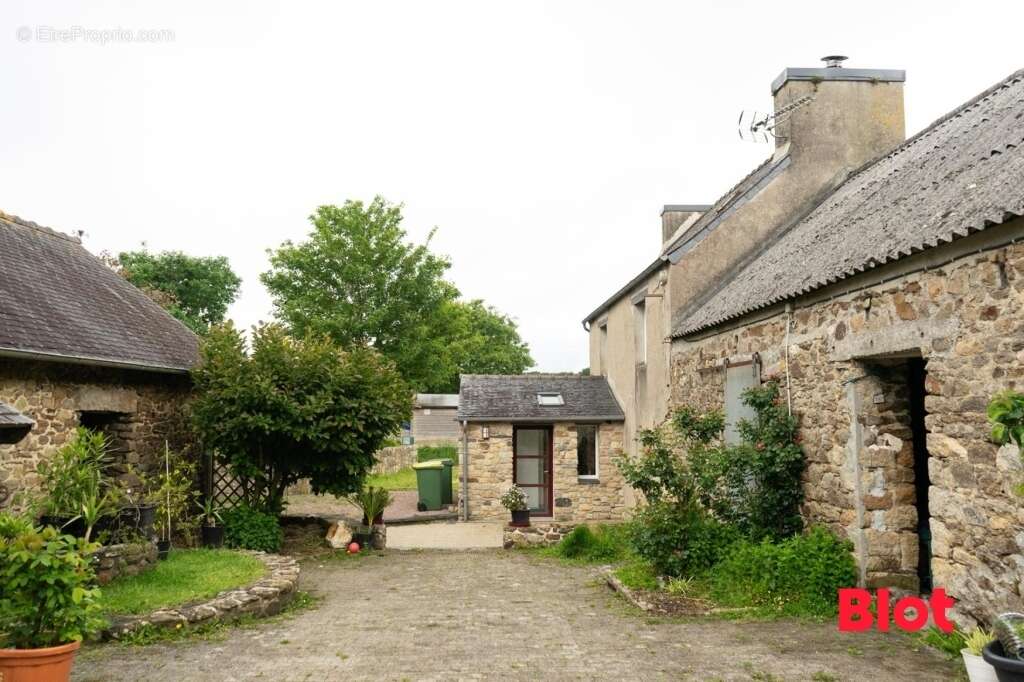 Maison à LANNEUFFRET