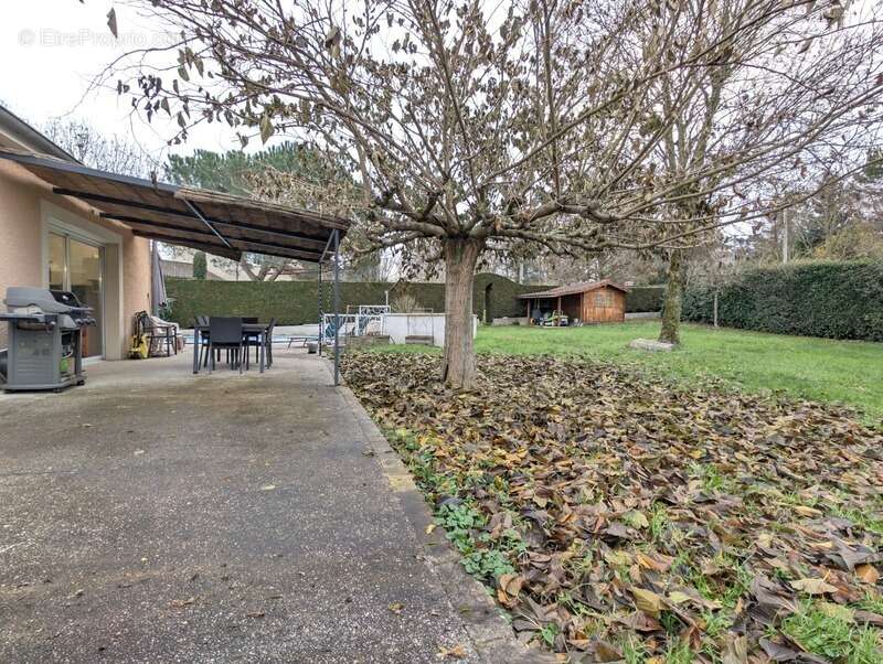 Maison à COMMELLE-VERNAY