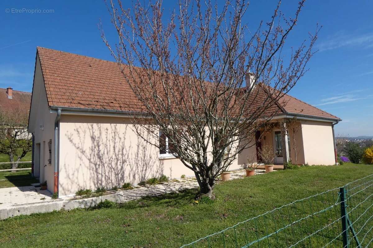 Maison à MONTCENIS
