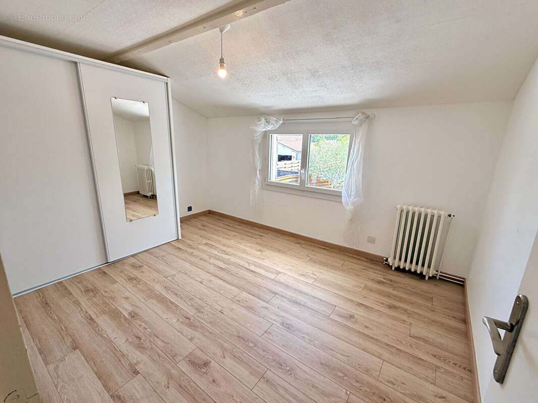 4 CHAMBRES avec garage et jardin - photo 6