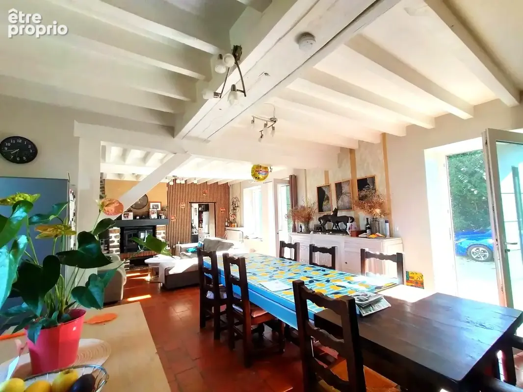 Maison à vendre à Gesvres pièce principale
